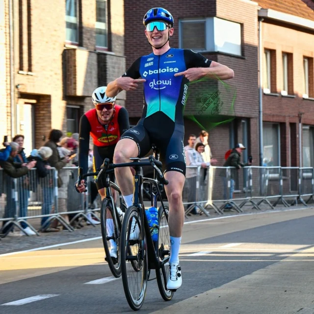 What a weekend for our road riders! 🤩

Michiel Hillen showed his strength on Saturday in Meer-Hoogstraten, taking his second win of the season! 🏆 And he didn't stop there. On Sunday, he secured a solid third place in Neerijse. 🥉
Maarten Verheyen also put in a strong ride in Meer-Hoogstraten, finishing 5th. 💪

Meanwhile, Olivier Godfroid took on the brutal The Hills gravel race in Italy. It was an absolute sufferfest, but he pushed through to claim 14th place! 👊

📸 @cyclingbuzz2.0 & TheHillsgravel