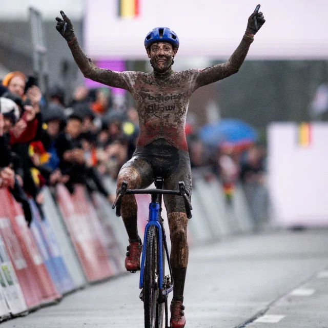 Victory flashback 💥

Dendermonde - 5 January

Real mudfest in Dendermonde, but Lucinda Brand dominated the World Cup in Dendermonde from start tot finish! 💪 

📸 @billy_lebelge x @sramroad & @blueframe.media