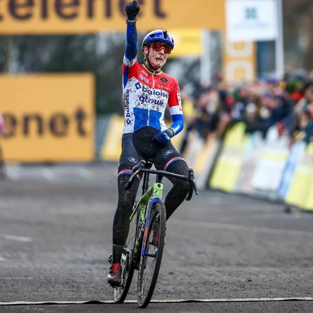 Victory flashback 💥

Gullegem - 4 January

First win of 2025 for Lucinda Brand! 👏 

📸 @belgaimage