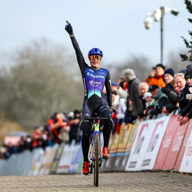 Victory flashback 💥

Sint-Niklaas - 15 February

Lucinda Brand continued her winning streak by taking her 10th victory this season in Sint-Niklaas. 💪🤩👊

📸 @belgaimage